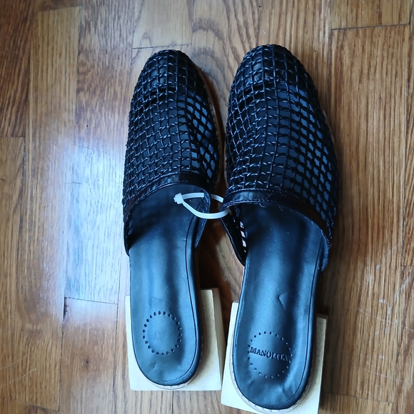 Manolita Mule - Picture 1 of 10